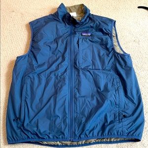 Patagonia men’s reversible vest - Size L